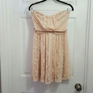 ⬇️NWOT Nude/blush lace dress